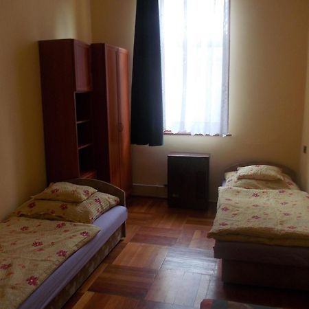 Ferienwohnung Helga Apartman Makó Zimmer foto