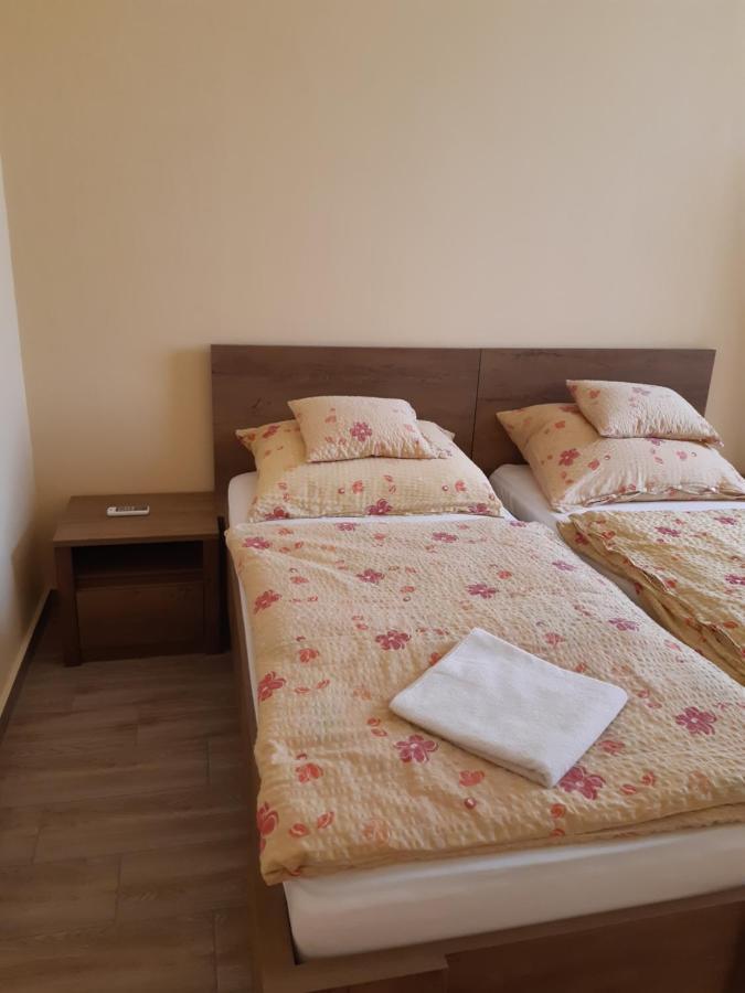 Ferienwohnung Helga Apartman Makó Exterior foto