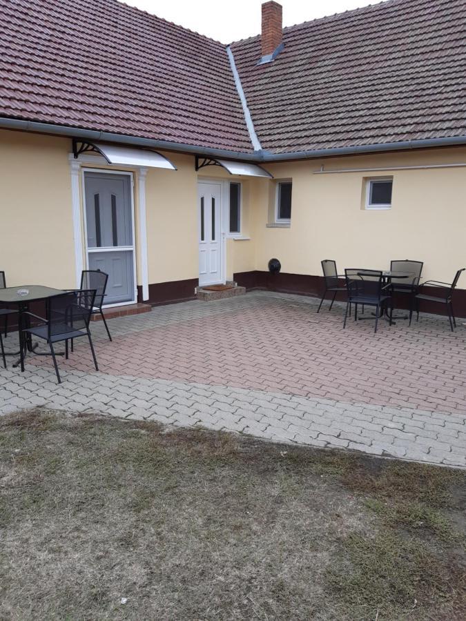 Ferienwohnung Helga Apartman Makó Exterior foto