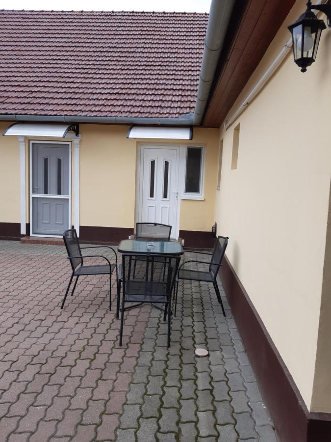 Ferienwohnung Helga Apartman Makó Exterior foto