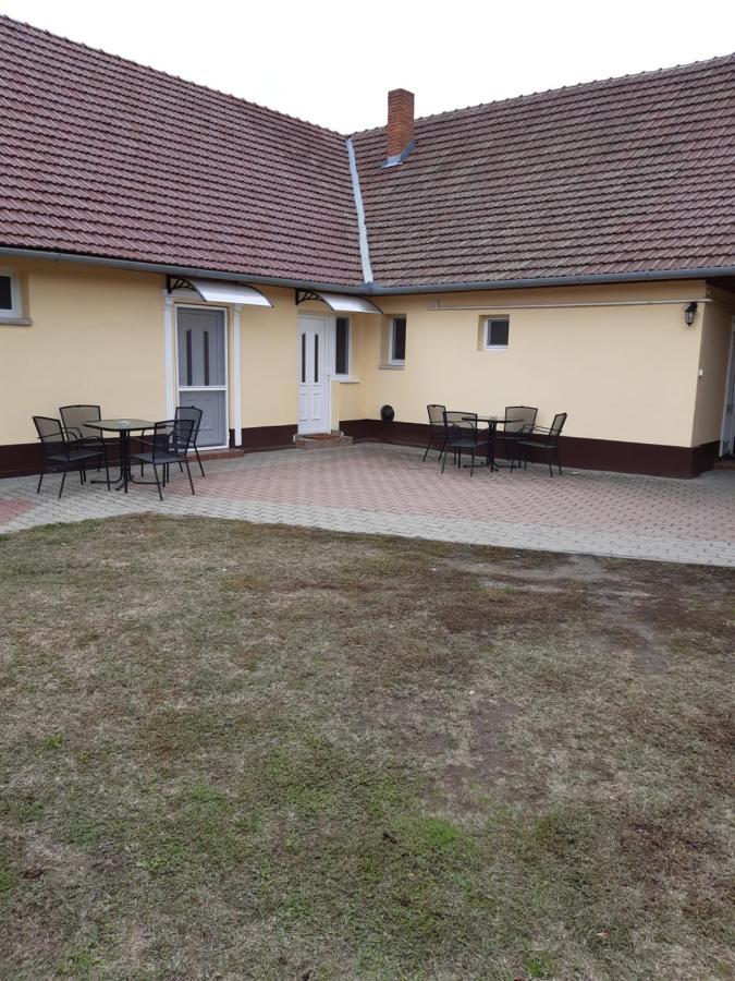 Ferienwohnung Helga Apartman Makó Exterior foto