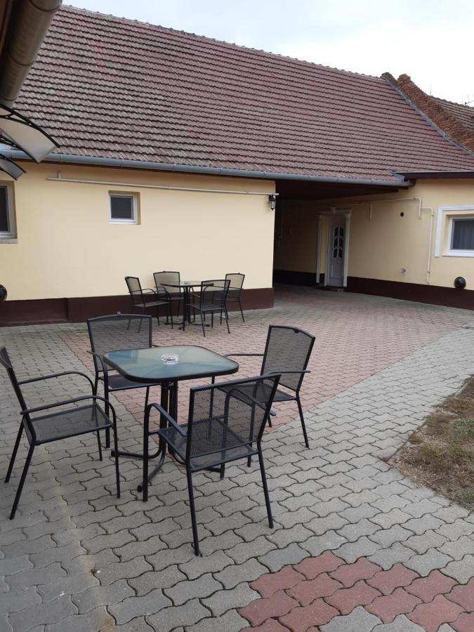 Ferienwohnung Helga Apartman Makó Exterior foto