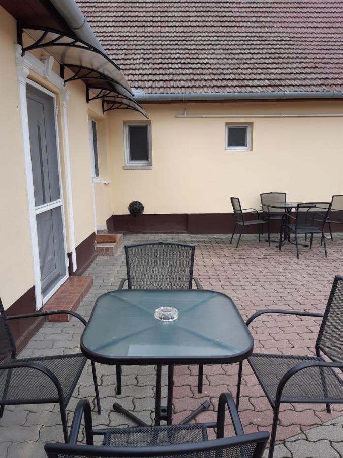 Ferienwohnung Helga Apartman Makó Exterior foto