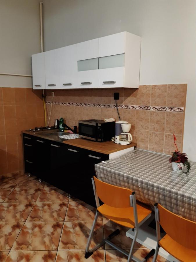 Ferienwohnung Helga Apartman Makó Exterior foto